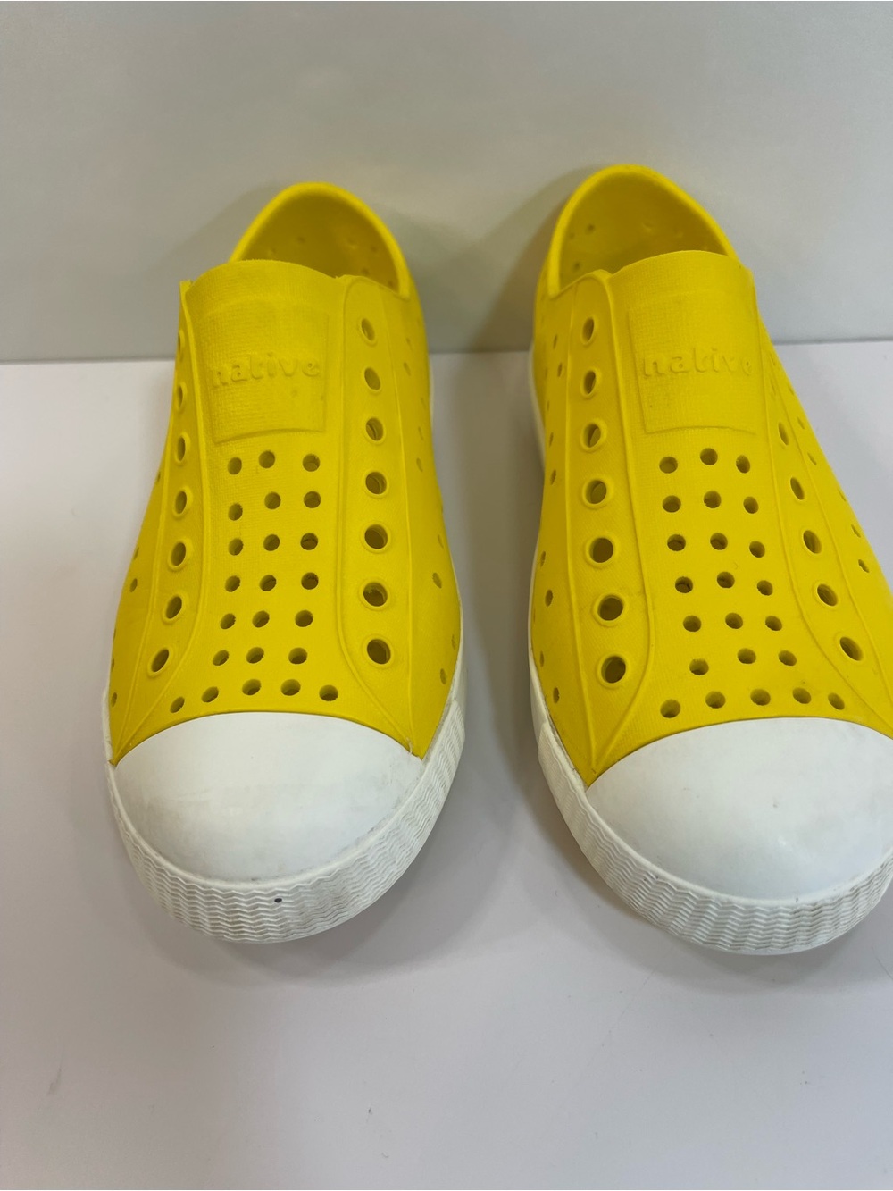 Native Shoes Jefferson Slip On Shoes Kids Size J1 Bright Yellow/White Water Shoe
